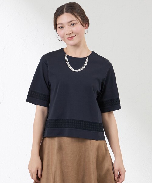 amaca(アマカ)の「コンパクトコットン レース切替カットソー(Tシャツ/カットソー・レディース・ダークネイビー/オフホワイト/ブルー系その他2・38/40)」の2枚目の写真