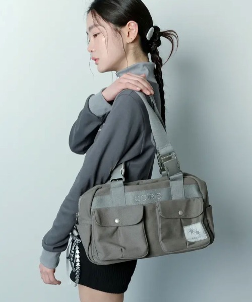 COIRIS(コイリス)の「◇COIRIS◇ブランド直輸入正規品/コリン 2 ポケット バックル ショルダー バッグ COLLIN 2 POCKET BUCKLE SHOULDER BAG(ショルダーバッグ・レディース・グレー・FREE)」の3枚目の写真