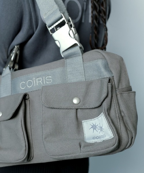 COIRIS(コイリス)の「◇COIRIS◇ブランド直輸入正規品/コリン 2 ポケット バックル ショルダー バッグ COLLIN 2 POCKET BUCKLE SHOULDER BAG(ショルダーバッグ・レディース・グレー・FREE)」の4枚目の写真