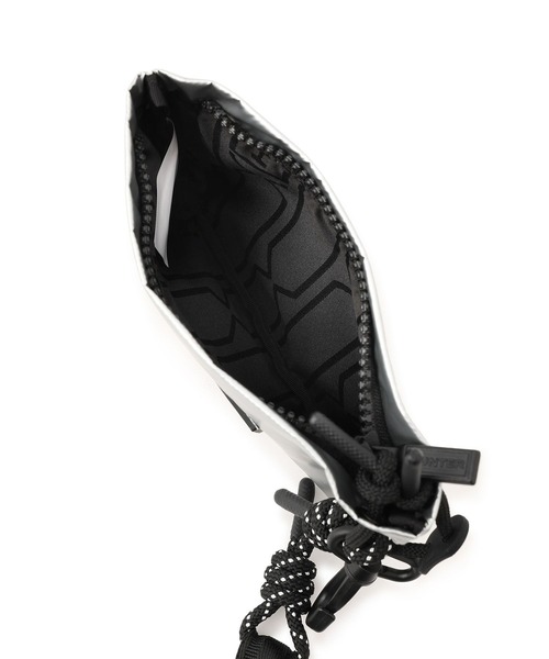 HUNTER(ハンター)の「【HUNTER for ADAM ET ROPE'】別注 TRAVEL MULTI FUNCTION TOTE(トートバッグ・レディース・シルバー・FREE)」の2枚目の写真