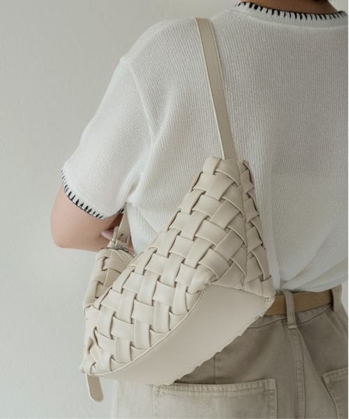 lawgy(ラウジー)の「woven look single handle bag / ウーブンルックシングルハンドバッグ(ハンドバッグ・レディース・アイボリー/キャメル/カーキ・FREE)」の1枚目の写真