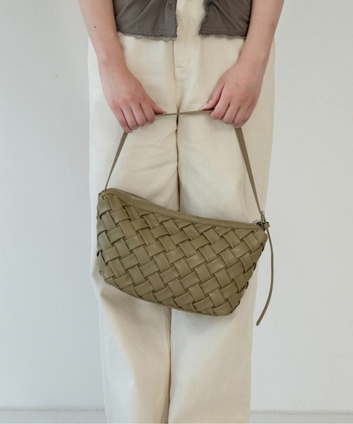 lawgy(ラウジー)の「woven look single handle bag / ウーブンルックシングルハンドバッグ(ハンドバッグ・レディース・アイボリー/キャメル/カーキ・FREE)」の15枚目の写真
