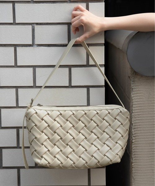 lawgy(ラウジー)の「woven look single handle bag / ウーブンルックシングルハンドバッグ(ハンドバッグ・レディース・アイボリー/キャメル/カーキ・FREE)」の9枚目の写真