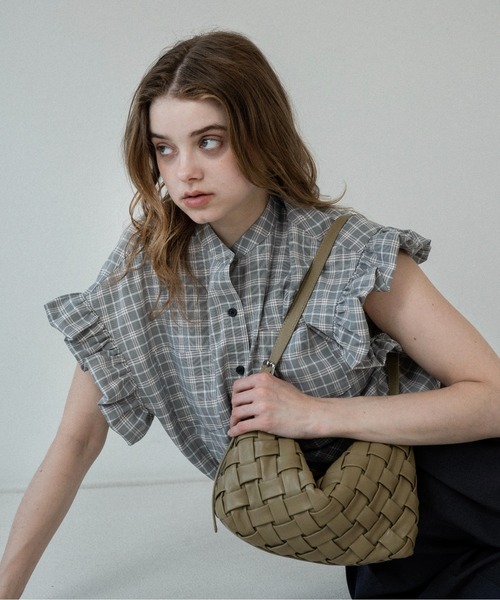 lawgy(ラウジー)の「woven look single handle bag / ウーブンルックシングルハンドバッグ(ハンドバッグ・レディース・アイボリー/キャメル/カーキ・FREE)」の18枚目の写真