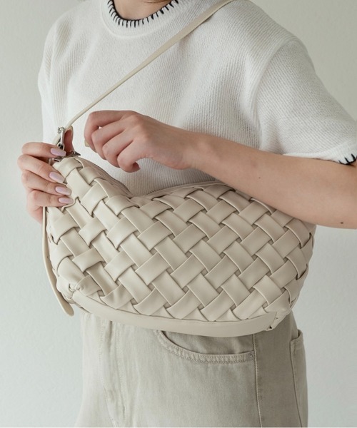 lawgy(ラウジー)の「woven look single handle bag / ウーブンルックシングルハンドバッグ(ハンドバッグ・レディース・アイボリー/キャメル/カーキ・FREE)」の5枚目の写真