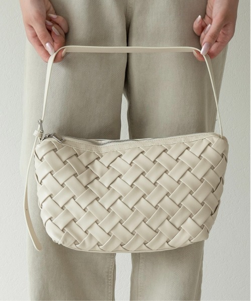lawgy(ラウジー)の「woven look single handle bag / ウーブンルックシングルハンドバッグ(ハンドバッグ・レディース・アイボリー/キャメル/カーキ・FREE)」の6枚目の写真