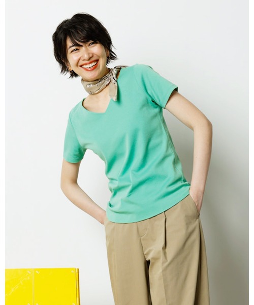 DoCLASSE（ ドゥクラッセ）の「Vネック／半袖・DoT（Tシャツ/カットソー・レディース・ホワイト/ブラック/ダークネイビー/ライトグレー/ライトグリーン/ライトオレンジ系・LL/L/M/S）」の4枚目の写真