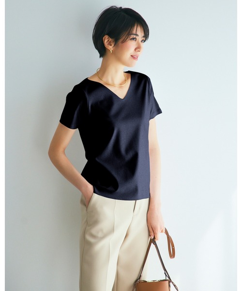 DoCLASSE( ドゥクラッセ)の「Vネック/半袖・DoT(Tシャツ/カットソー・レディース・ホワイト/ブラック/ダークネイビー/ライトグレー・LL/L/M/S)」の4枚目の写真