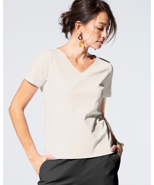 DoCLASSE( ドゥクラッセ)の「Vネック/半袖・DoT(Tシャツ/カットソー・レディース・ホワイト/ブラック/ダークネイビー/ライトグレー・LL/L/M/S)」の3枚目の写真