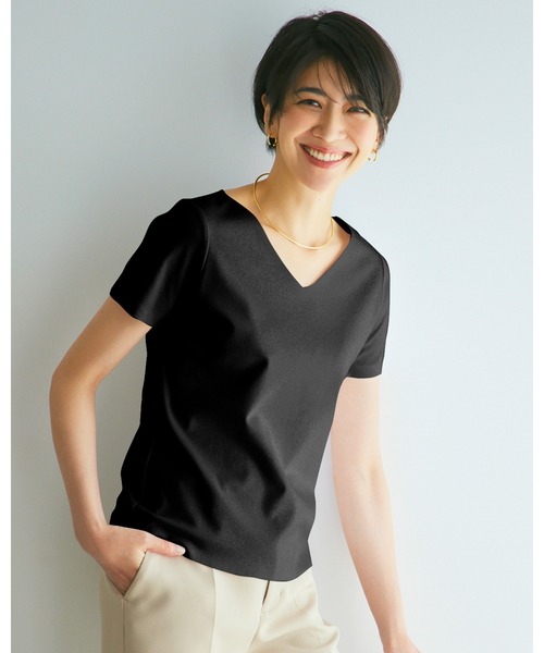 DoCLASSE( ドゥクラッセ)の「Vネック/半袖・DoT(Tシャツ/カットソー・レディース・ホワイト/ブラック/ダークネイビー/ライトグレー・LL/L/M/S)」の2枚目の写真