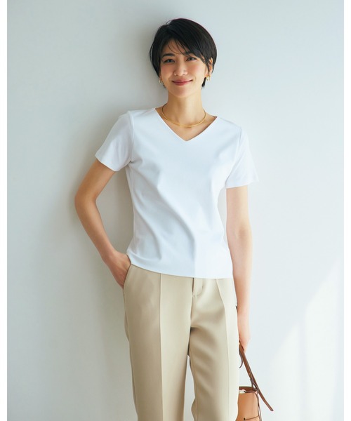 DoCLASSE( ドゥクラッセ)の「Vネック/半袖・DoT(Tシャツ/カットソー・レディース・ホワイト/ブラック/ダークネイビー/ライトグレー・LL/L/M/S)」の5枚目の写真