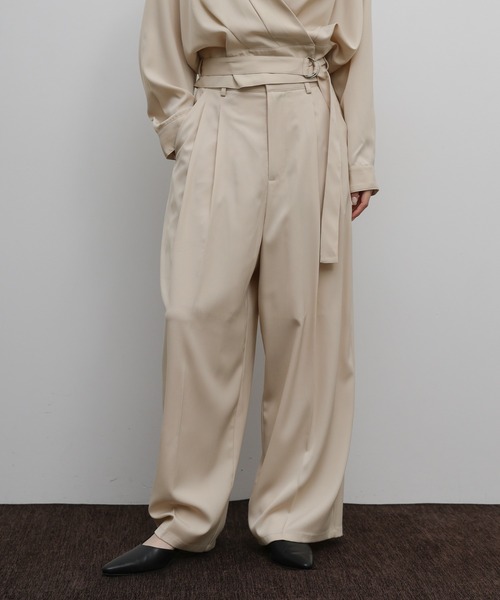 select MOCA Et(セレクトモカエト)の「【Et】Two-Tuck Wide Strech Pants(スラックス・レディース・ブラック/ベージュ・MEDIUM/LARGE)」の5枚目の写真