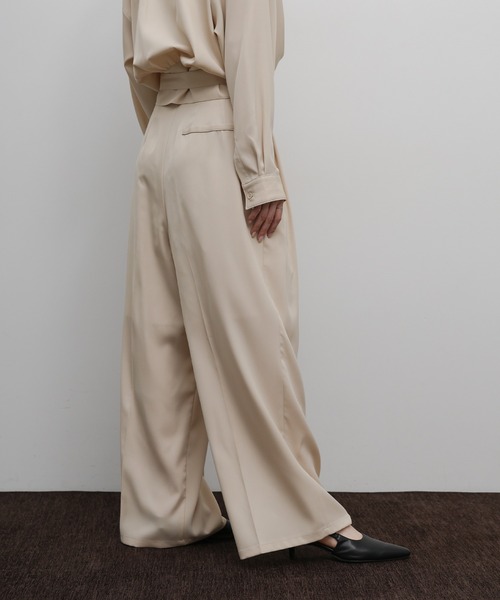select MOCA Et(セレクトモカエト)の「【Et】Two-Tuck Wide Strech Pants(スラックス・レディース・ブラック/ベージュ・MEDIUM/LARGE)」の8枚目の写真
