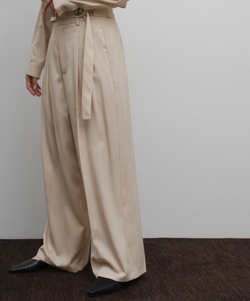 select MOCA Et(セレクトモカエト)の「【Et】Two-Tuck Wide Strech Pants(スラックス・レディース・ブラック/ベージュ・MEDIUM/LARGE)」の6枚目の写真