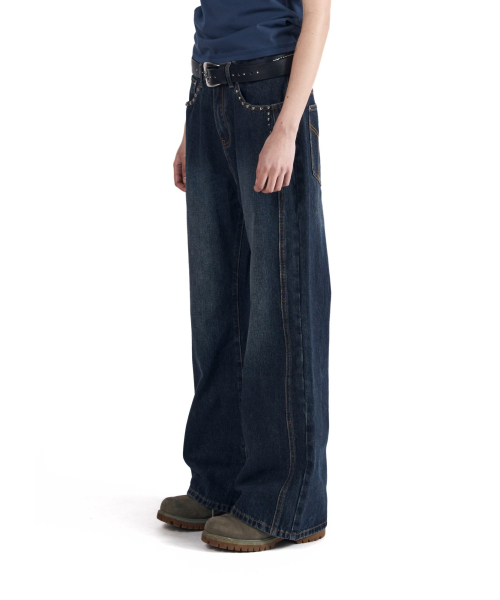 AAKAM（アーカム）の「Back Studded Flare Denim Pants (Blue)（デニムパンツ・レディース・その他・2/1）」の5枚目の写真
