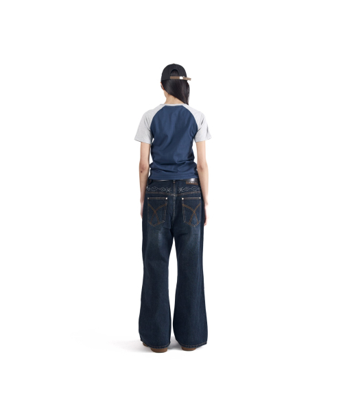 AAKAM（アーカム）の「Back Studded Flare Denim Pants (Blue)（デニムパンツ・レディース・その他・2/1）」の8枚目の写真