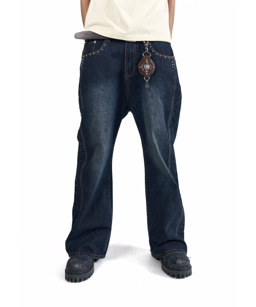 AAKAM（アーカム）の「Back Studded Flare Denim Pants (Blue)（デニムパンツ・レディース・その他・2/1）」の11枚目の写真