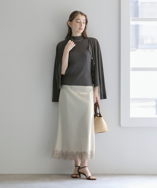 La TOTALITE(ラトータリテ)の「【洗える】ヘムレースマーメイドスカート(スカート・レディース・ブラック/ベージュ・36/38)」の4枚目の写真