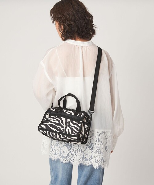 LeSportsac(レスポートサック)の「【別注】<LeSportsac>デラックスミニダッフル バッグ(ゼブラ柄)(ショルダーバッグ・レディース・その他1・FREE)」の4枚目の写真