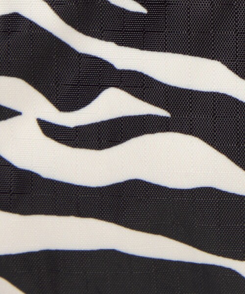 LeSportsac(レスポートサック)の「【別注】<LeSportsac>デラックスミニダッフル バッグ(ゼブラ柄)(ショルダーバッグ・レディース・その他1・FREE)」の19枚目の写真