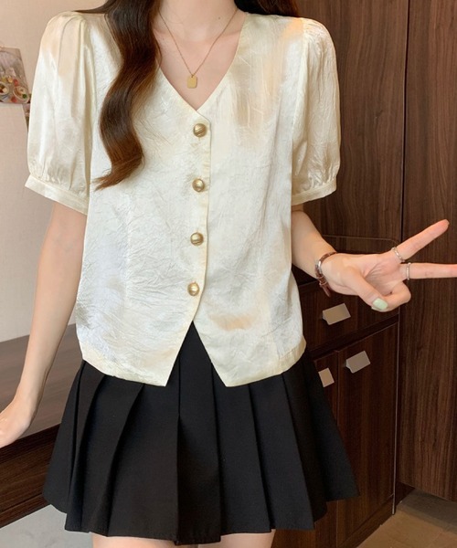 2ly2（トゥーリートゥー）の「Vネックパフスリーブフロントボタンブラウス レディース（カーディガン/ボレロ・レディース・ベージュ/ブラック・FREE）」の14枚目の写真