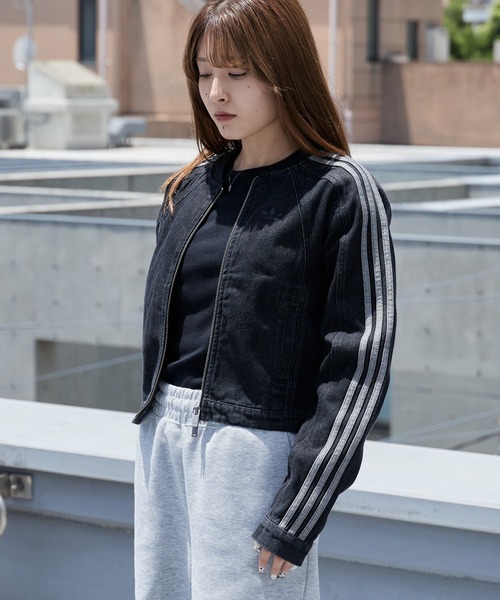 adidas(アディダス)の「adidas/アディダス ORI SST 2.0 TRACKTOP レディース クロップド丈 短丈デニムジャケット トレフォイルロゴ スリーストライプ 秋服 2026年秋冬 冬服(デニムジャケット・レディース・ブラック・S/M/L)」の11枚目の写真