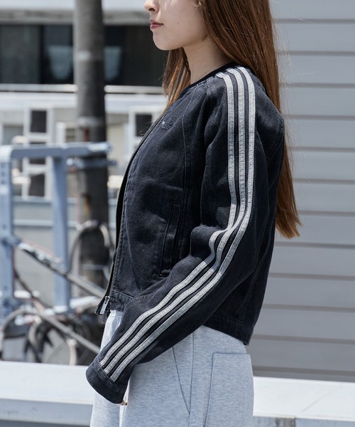 adidas(アディダス)の「adidas/アディダス ORI SST 2.0 TRACKTOP レディース クロップド丈 短丈デニムジャケット トレフォイルロゴ スリーストライプ 秋服 2026年秋冬 冬服(デニムジャケット・レディース・ブラック・S/M/L)」の16枚目の写真