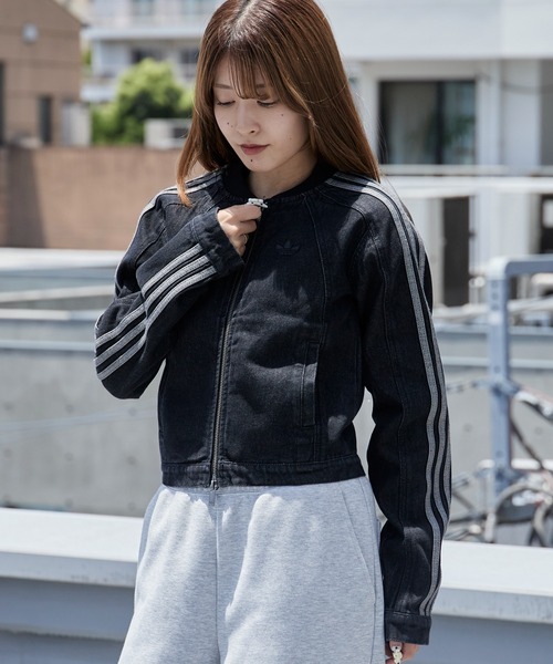 adidas(アディダス)の「adidas/アディダス ORI SST 2.0 TRACKTOP レディース クロップド丈 短丈デニムジャケット トレフォイルロゴ スリーストライプ 秋服 2026年秋冬 冬服(デニムジャケット・レディース・ブラック・S/M/L)」の15枚目の写真