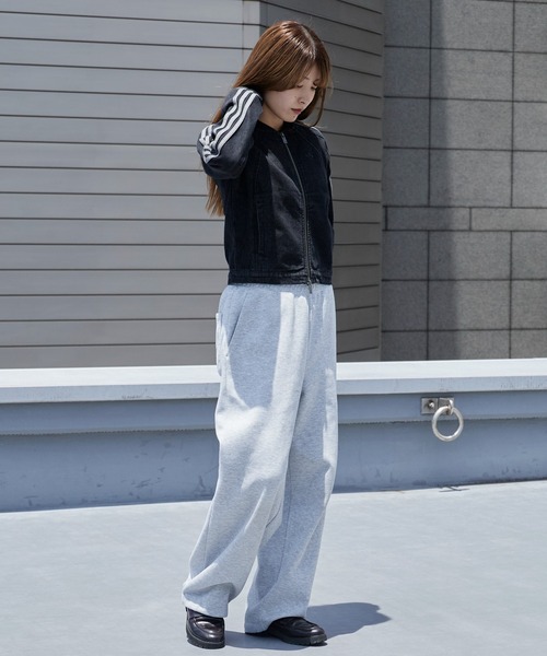 adidas(アディダス)の「adidas/アディダス ORI SST 2.0 TRACKTOP レディース クロップド丈 短丈デニムジャケット トレフォイルロゴ スリーストライプ 秋服 2026年秋冬 冬服(デニムジャケット・レディース・ブラック・S/M/L)」の21枚目の写真