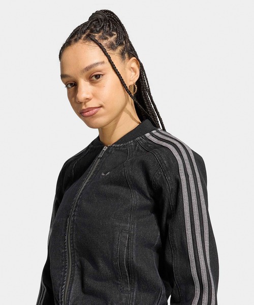adidas(アディダス)の「adidas/アディダス ORI SST 2.0 TRACKTOP レディース クロップド丈 短丈デニムジャケット トレフォイルロゴ スリーストライプ 秋服 2026年秋冬 冬服(デニムジャケット・レディース・ブラック・S/M/L)」の22枚目の写真