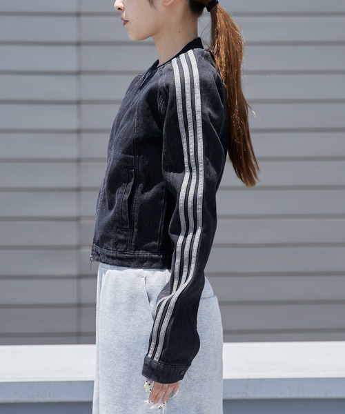 adidas(アディダス)の「adidas/アディダス ORI SST 2.0 TRACKTOP レディース クロップド丈 短丈デニムジャケット トレフォイルロゴ スリーストライプ 秋服 2026年秋冬 冬服(デニムジャケット・レディース・ブラック・S/M/L)」の7枚目の写真