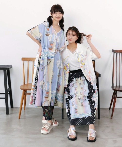 ScoLar(スカラー)の「ScoLar(スカラー) 気球柄×デザート柄 前後切替シャツワンピース(シャツワンピース・レディース・グリーン/ブルー・MEDIUM)」の11枚目の写真
