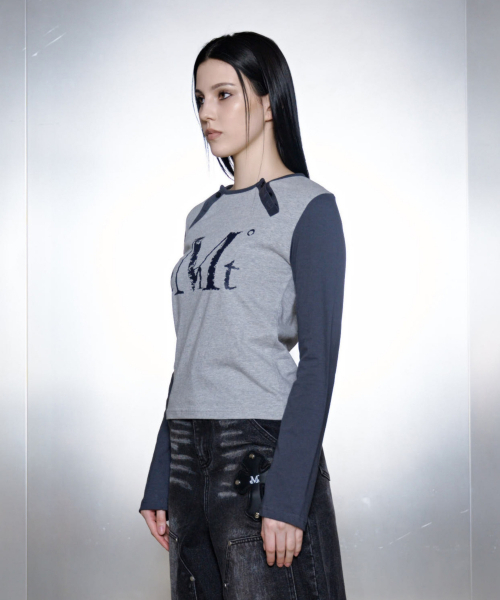 MUCENT(ムセント)の「エクシウム サセン ヘンリーネック 配色 長袖Tシャツ(Tシャツ/カットソー・レディース・ネイビー・FREE)」の2枚目の写真
