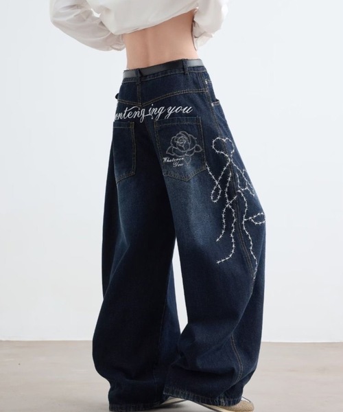 SHERU(シェル)の「バラ&ハート棘ライン刺繍 筆記体ロゴ超ワイド濃インディゴデニム レディース Y2K ストリートバギージーンズ(デニムパンツ・レディース・ブルー・SMALL/MEDIUM/LARGE)」の19枚目の写真
