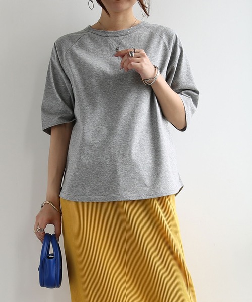 and it_(アンドイット)の「汗じみ防止加工クルーネック五分袖Tシャツ(Tシャツ/カットソー・レディース・アイボリー/ブラック/スモークピンク/杢グレー・M-L)」の3枚目の写真