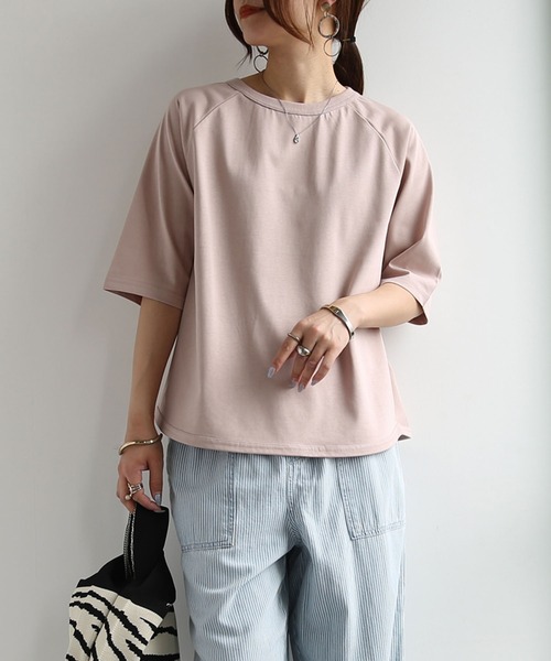 and it_(アンドイット)の「汗じみ防止加工クルーネック五分袖Tシャツ(Tシャツ/カットソー・レディース・アイボリー/ブラック/スモークピンク/杢グレー・M-L)」の4枚目の写真