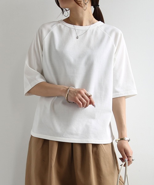 and it_(アンドイット)の「汗じみ防止加工クルーネック五分袖Tシャツ(Tシャツ/カットソー・レディース・アイボリー/ブラック/スモークピンク/杢グレー・M-L)」の2枚目の写真