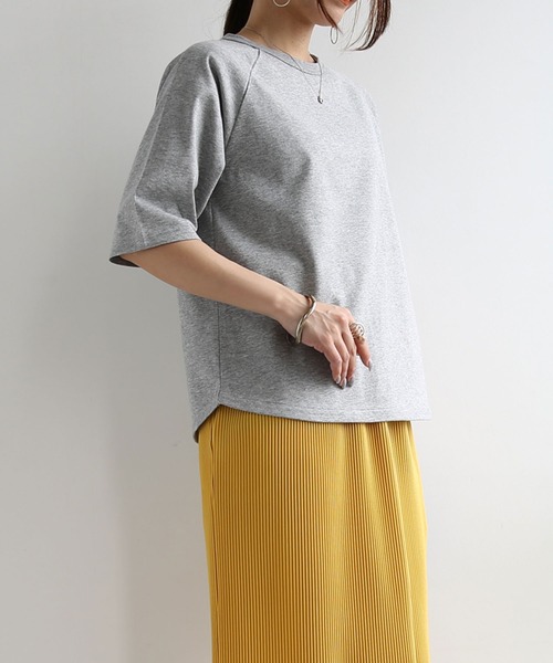 and it_(アンドイット)の「汗じみ防止加工クルーネック五分袖Tシャツ(Tシャツ/カットソー・レディース・アイボリー/ブラック/スモークピンク/杢グレー・M-L)」の7枚目の写真