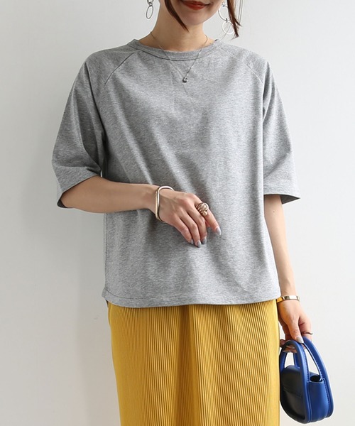 and it_(アンドイット)の「汗じみ防止加工クルーネック五分袖Tシャツ(Tシャツ/カットソー・レディース・アイボリー/ブラック/スモークピンク/杢グレー・M-L)」の9枚目の写真