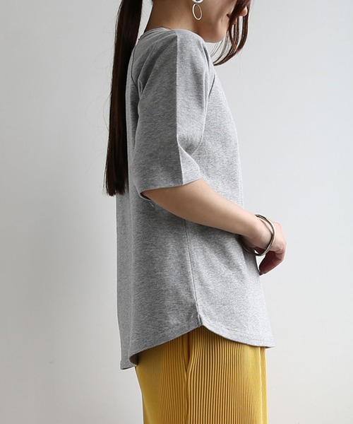 and it_(アンドイット)の「汗じみ防止加工クルーネック五分袖Tシャツ(Tシャツ/カットソー・レディース・アイボリー/ブラック/スモークピンク/杢グレー・M-L)」の10枚目の写真