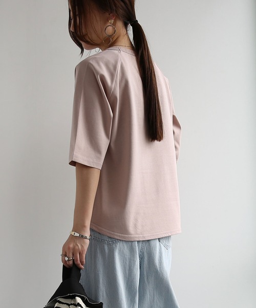 and it_(アンドイット)の「汗じみ防止加工クルーネック五分袖Tシャツ(Tシャツ/カットソー・レディース・アイボリー/ブラック/スモークピンク/杢グレー・M-L)」の14枚目の写真
