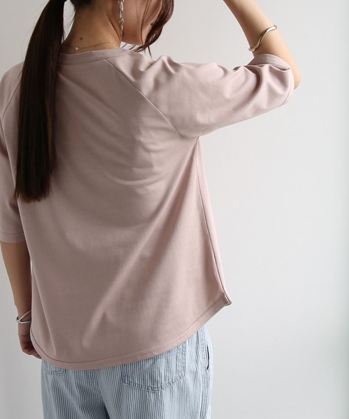 and it_(アンドイット)の「汗じみ防止加工クルーネック五分袖Tシャツ(Tシャツ/カットソー・レディース・アイボリー/ブラック/スモークピンク/杢グレー・M-L)」の15枚目の写真