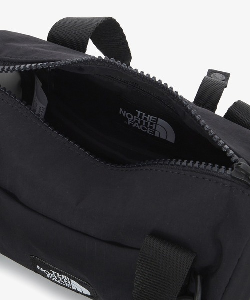 THE NORTH FACE（ザノースフェイス）の「【韓国限定・日本未入荷】THE NORTH FACE BREEZE ROLL CROSS BAG / ノースフェイス ブリーズ ロール クロスバッグ 2WAYショルダーバッグ（ミニポーチ付き）（ショルダーバッグ・メンズ・ピンク/ブラック/ベージュ・FREE）」の4枚目の写真