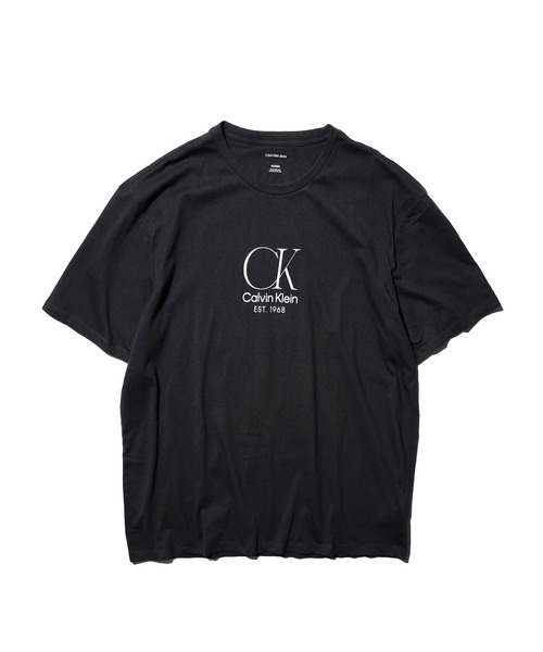 Calvin Klein(カルバン・クライン)の「Calvin Klein / PRINTED LOGO TEE(Tシャツ/カットソー・メンズ・ブラック/その他1/ブラック系その他/ブラック系その他2・LARGE/X-LARGE)」の1枚目の写真