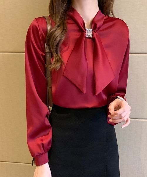 LUCPY(ラクピー)の「ビジュー付きボウタイとろみブラウス(シャツ/ブラウス・レディース・レッド/アイボリー/ホワイト・SMALL/MEDIUM/LARGE/X-LARGE)」の3枚目の写真
