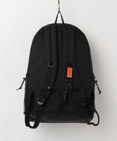 UNIVERSAL OVERALL(ユニバーサルオーバーオール)の「"07"≪UNIVERSAL OVERALL≫8ポケット/30L カラビナキーホルダー付き スクール バックパック(バックパック/リュック・メンズ・ブラック・ONE SIZE)」の2枚目の写真