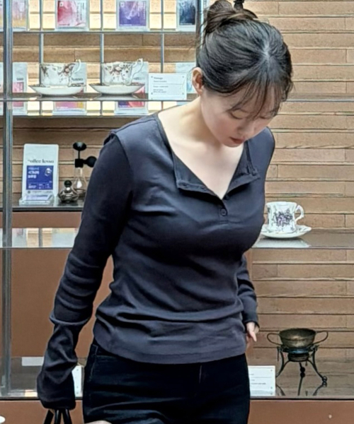 MIND BRIDGE WOMEN（マインドブリッジウーマン）の「[ON][W]リブ ヘンリーネック デイリー 長袖 Tシャツ - 4color（Tシャツ/カットソー・レディース・ホワイト/ブラック/ダークグレー/ライトグレー・55/66/77）」の13枚目の写真