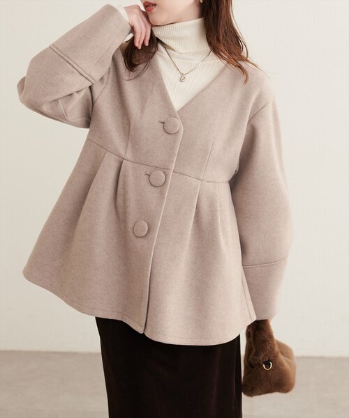 natural couture(ナチュラルクチュール)の「くるみ釦ペプラムジャケット(ノーカラージャケット・レディース・モカ/アイボリー/ブラウン/ブラック・FREE)」の4枚目の写真