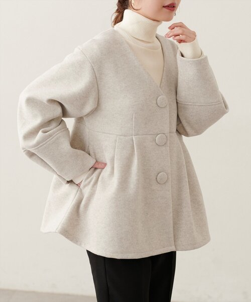 natural couture(ナチュラルクチュール)の「くるみ釦ペプラムジャケット(ノーカラージャケット・レディース・モカ/アイボリー/ブラウン/ブラック・FREE)」の6枚目の写真