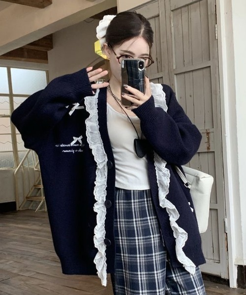 AVYL(アヴィル)の「オーバーサイズ Vネックニットカーディガン(カーディガン/ボレロ・レディース・ネイビー・M)」の10枚目の写真